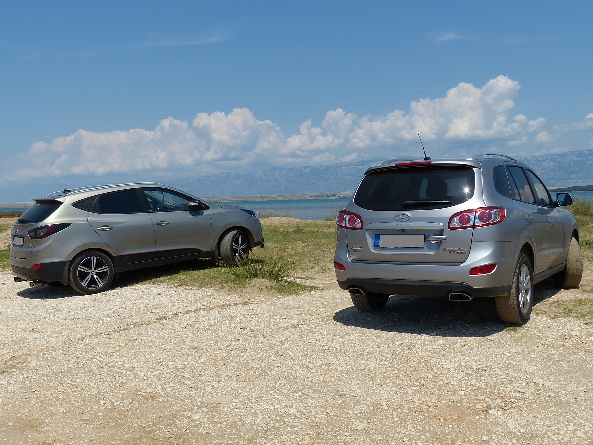 Hyundai-Doppel am Strand bei Nin